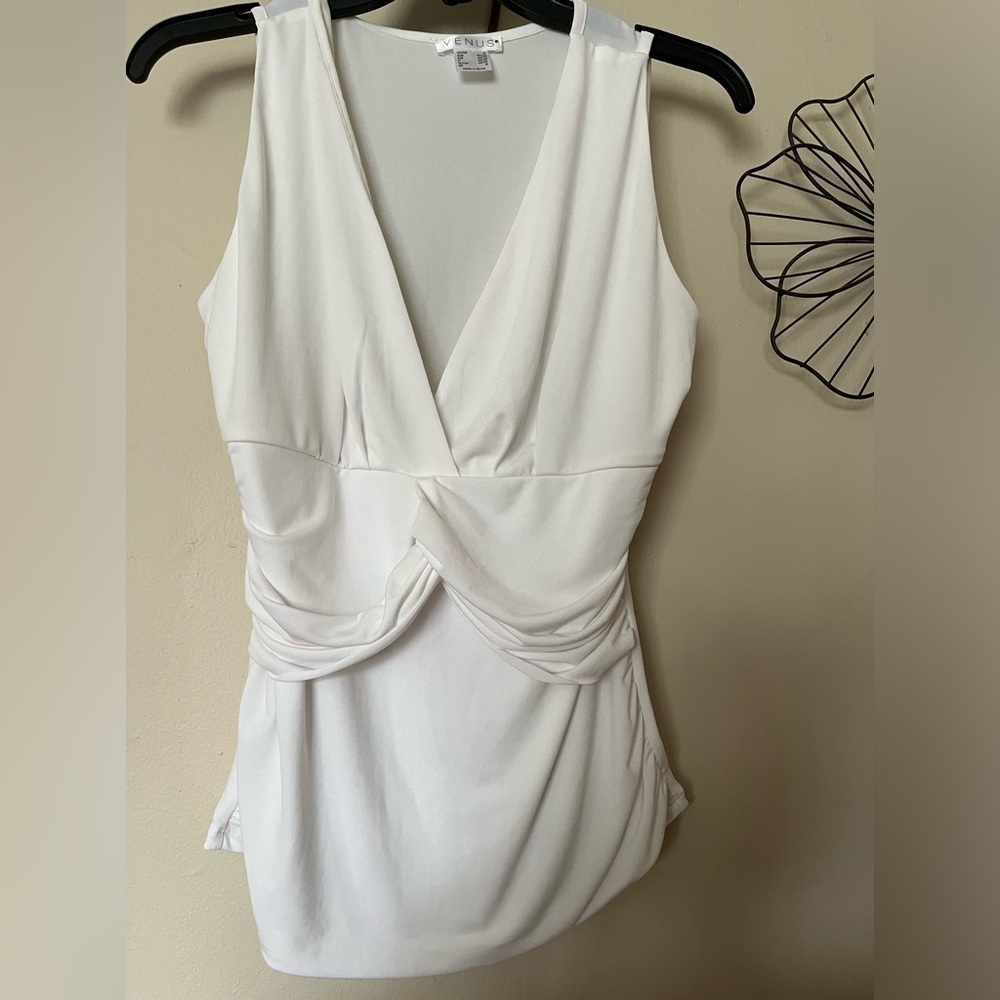 New summer sleeveless white blouse| size M